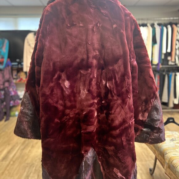 Bergandy High Quality Faux Fur Coat - Picture 4 of 4